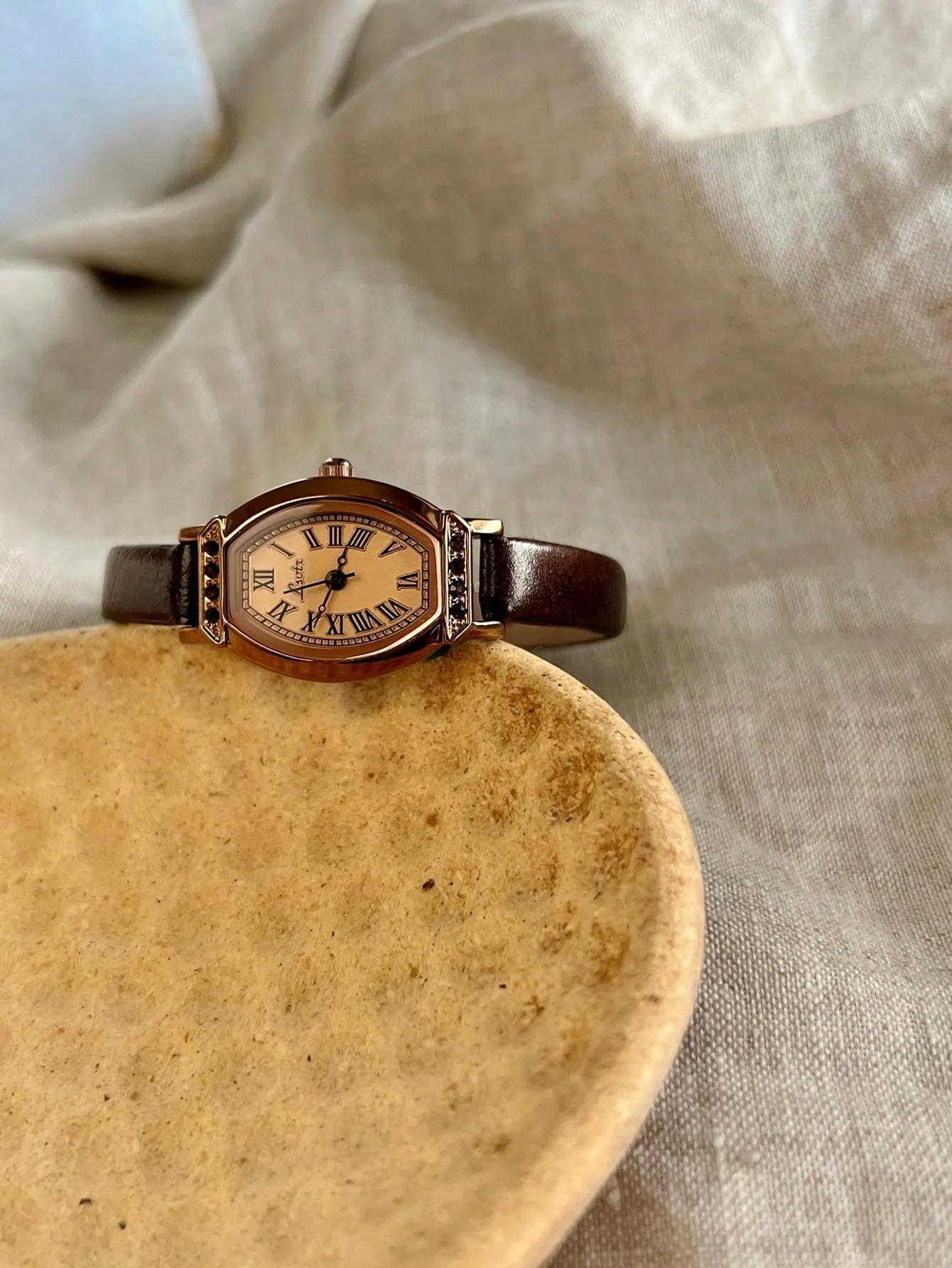1pc Casual Coffee Brown Leather Strap Watch