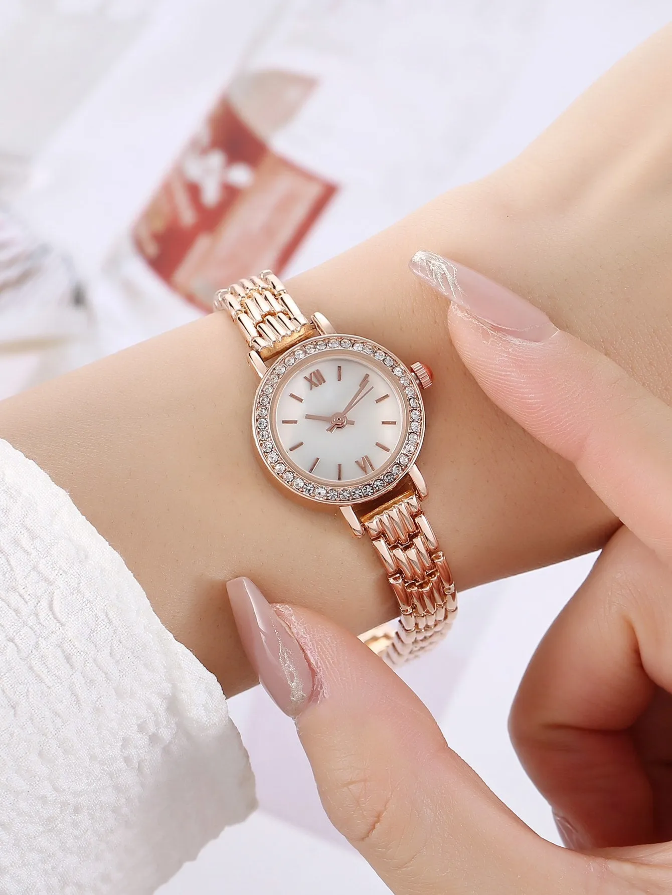 1pc Silver Zinc Alloy Strap Rhinestone Decor Round Dial Quartz Watch