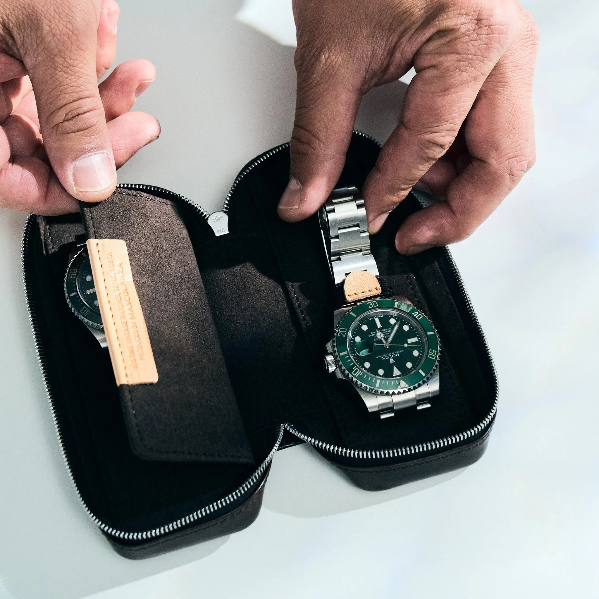 DISTRESSED DARK BROWN DUO POUCH FOR TWO WATCHES