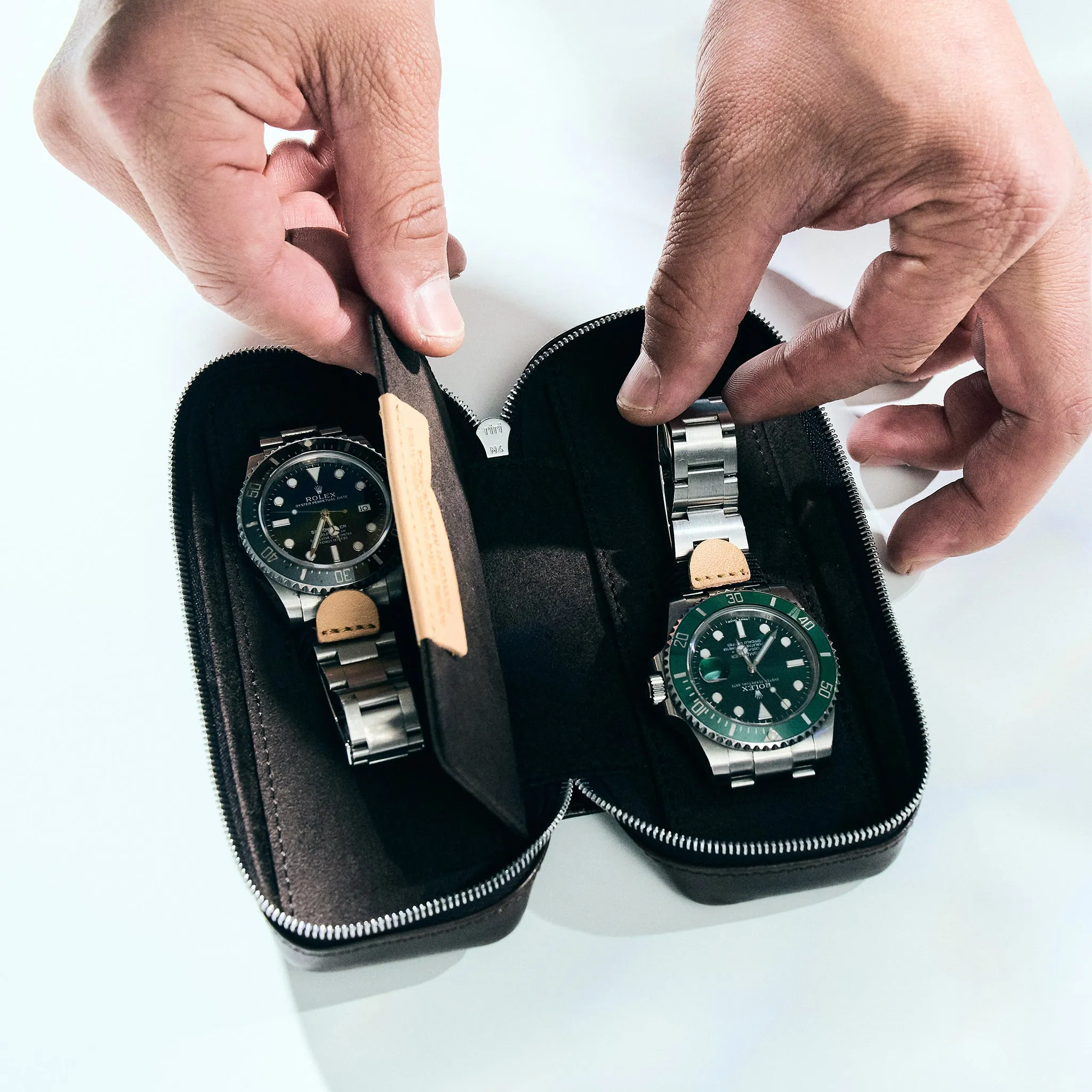 DISTRESSED DARK BROWN DUO POUCH FOR TWO WATCHES