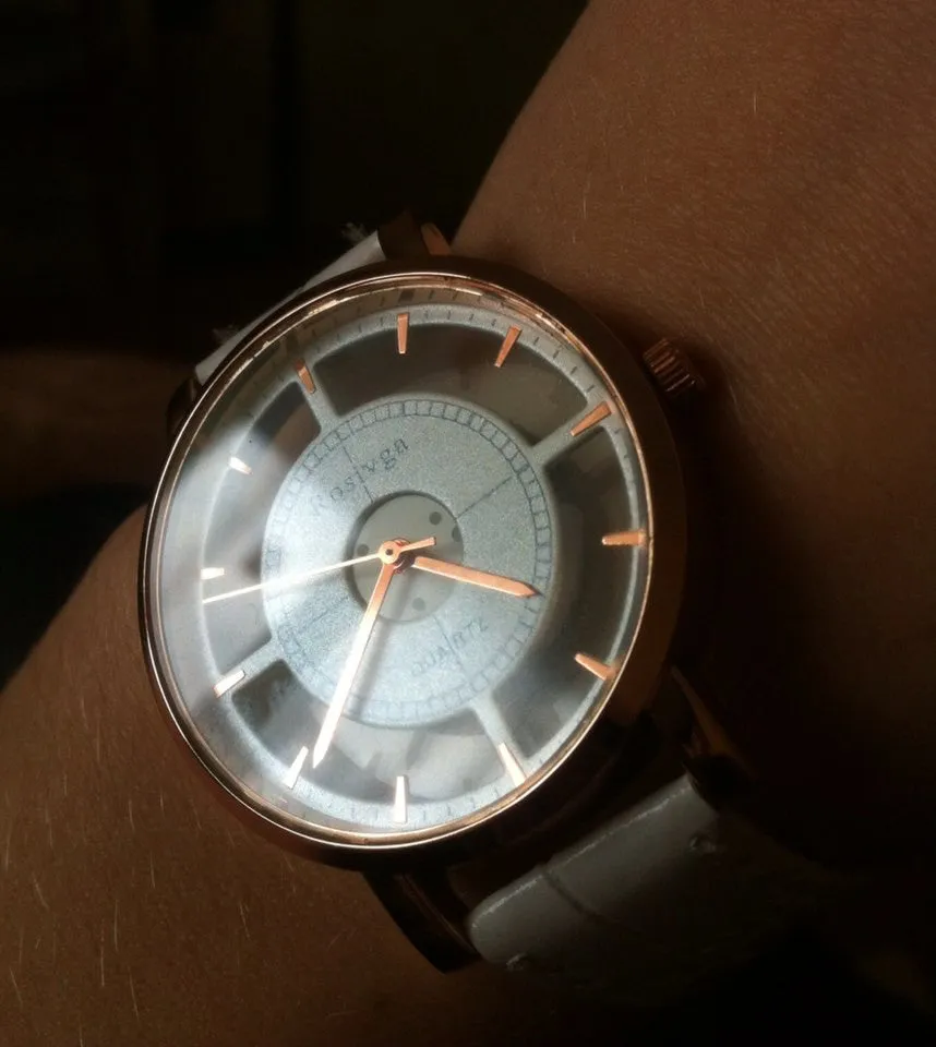Hollow Casual Quartz Wristwatch For Men and Women
