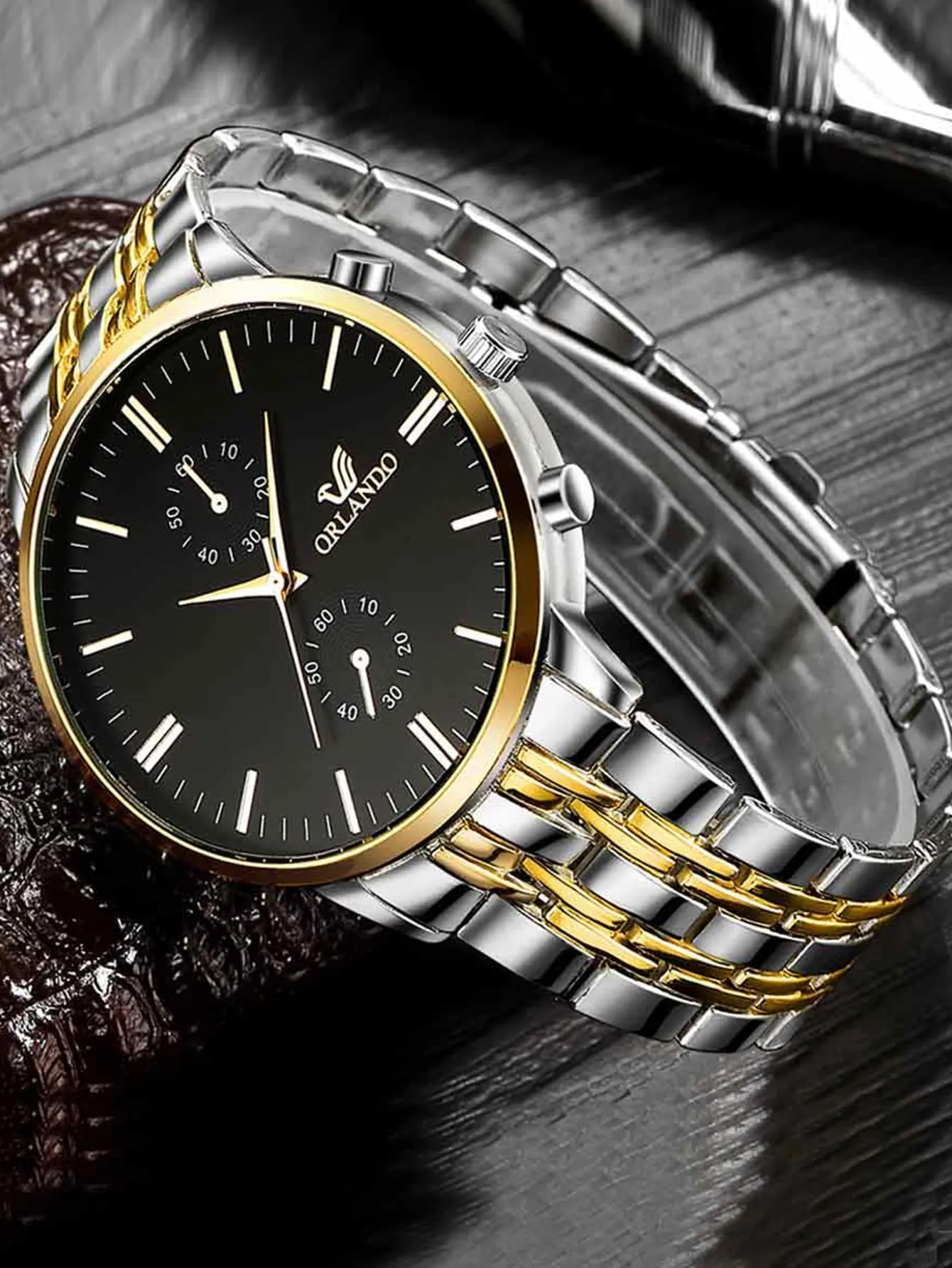Men Round Pointer Quartz Watch - Gold- FD ⚡