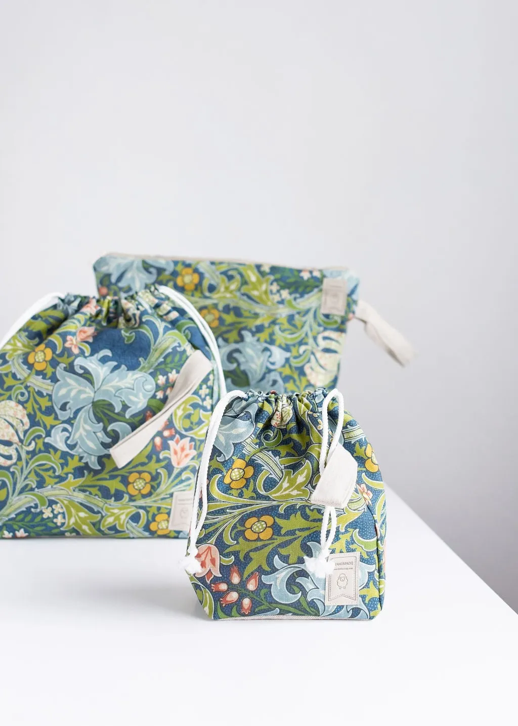 Project Bag. Small bag. Special KnitterBag design. Bag inspired by William Morris, Golden Lily print