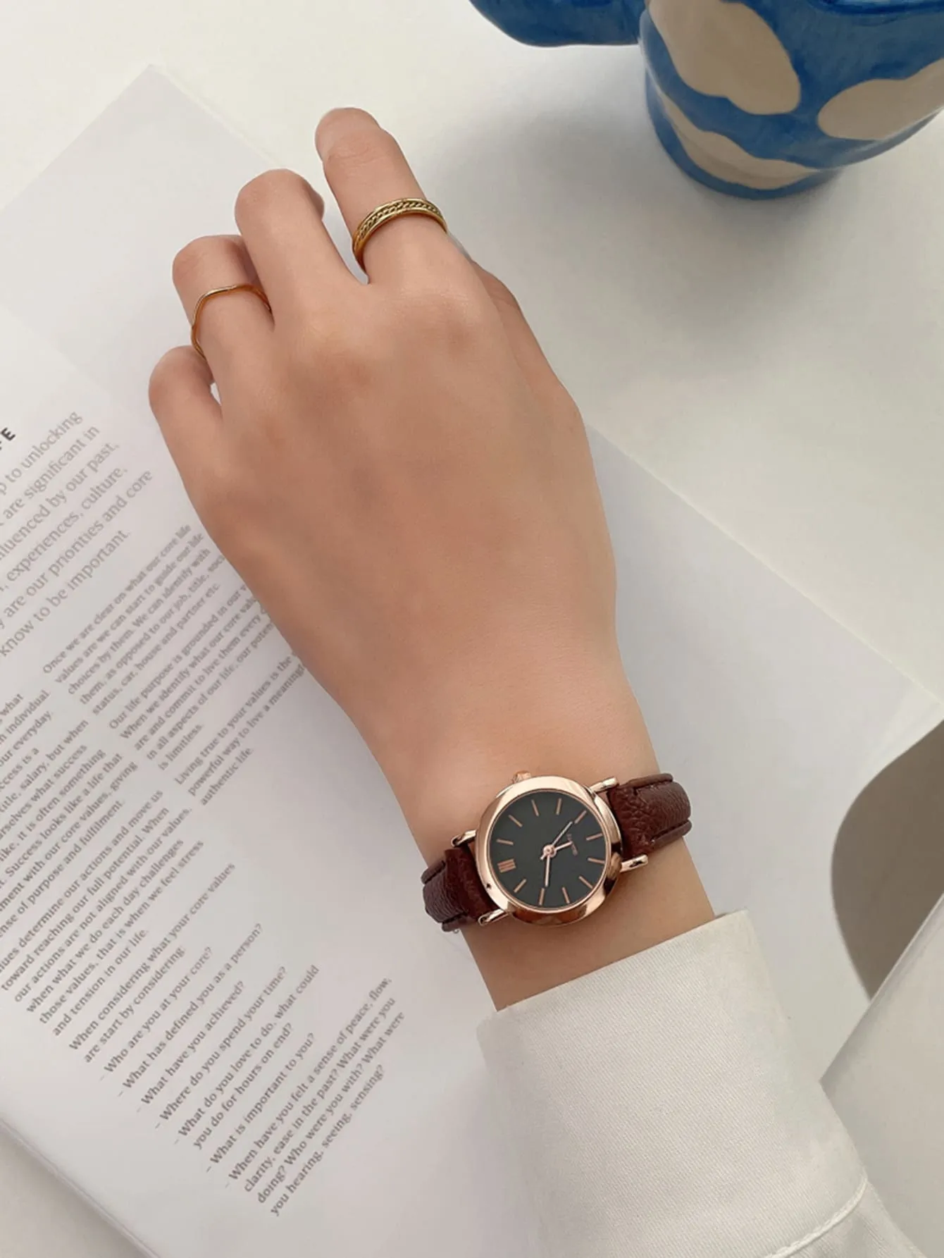 Round Pointer Quartz Watch - Brown