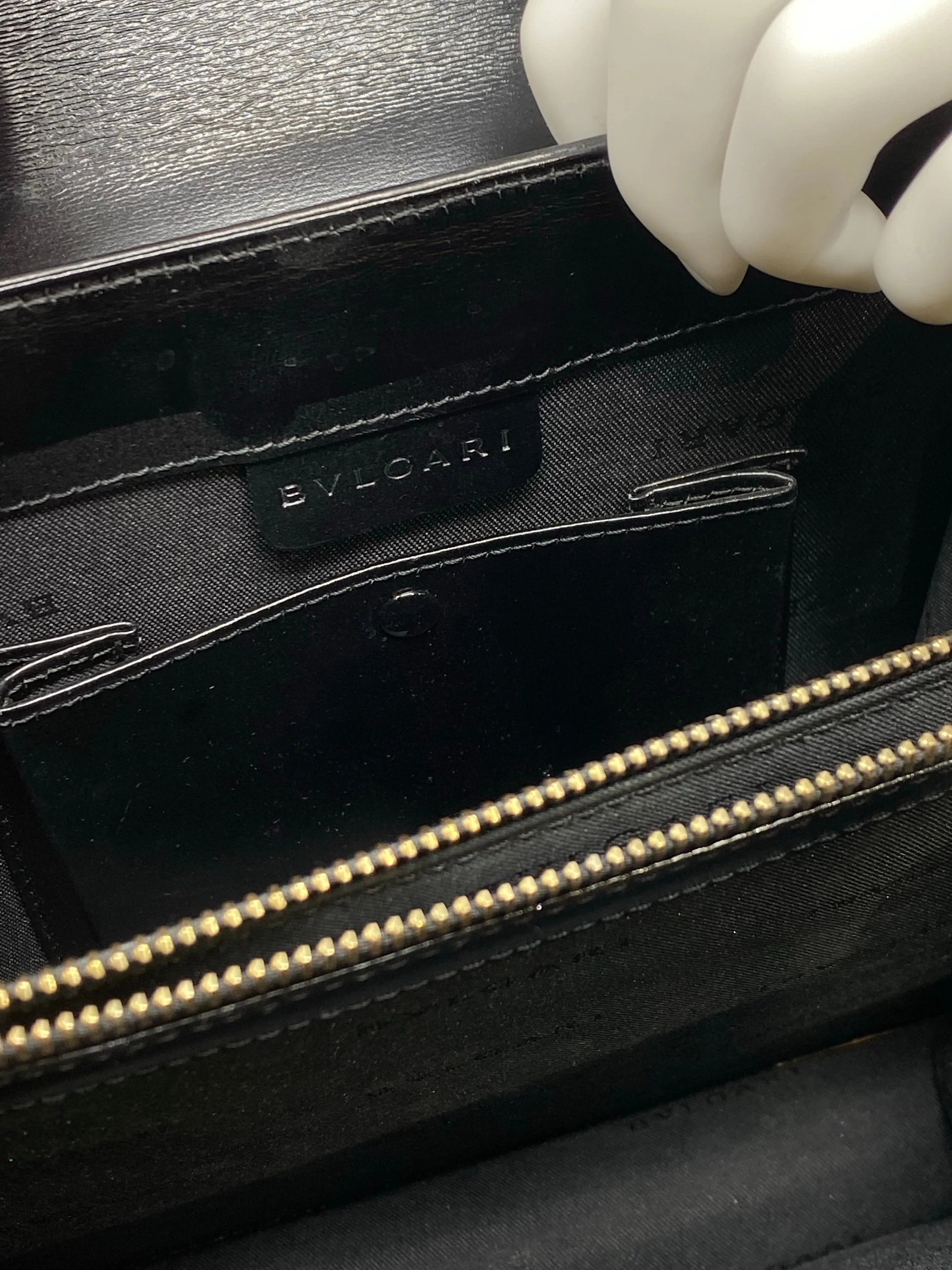Vintage: BVLGARI black leather single flap Shoulder bag with gold closure and turn lock
